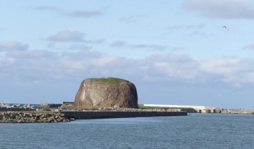 北海道選奨土木遺産の「防波堤兼用帽子岩ケーソンドック」