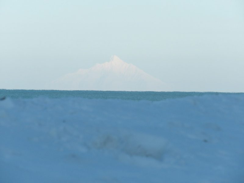 厳冬の利尻山 苫前町から撮影