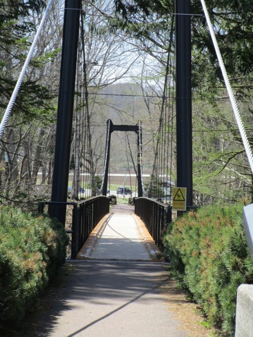 公園内の吊り橋