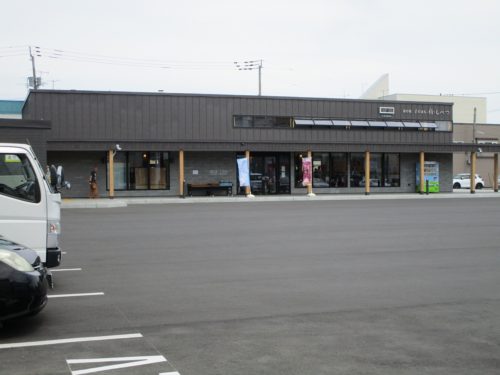 駅外観と充実のフードコートですが、ランチメニューとしてはちょっと高価ですね2