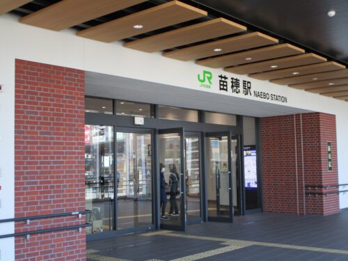橋上駅の改札口1