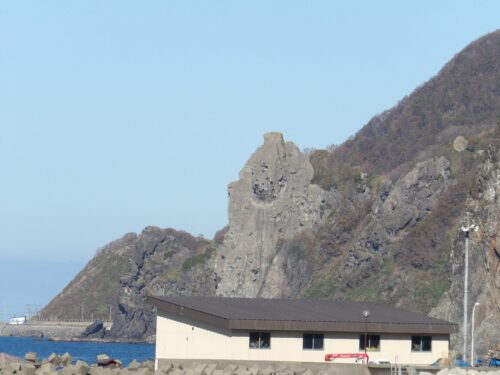 海岸線の奇岩（放射状節理）群と節理状の断崖絶壁3