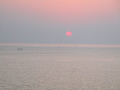 内浦湾の「日の出」とイカ釣り1