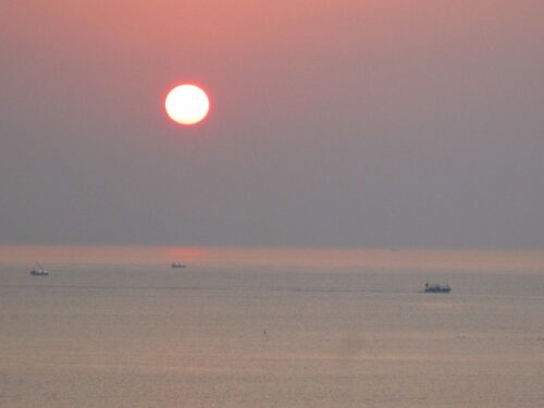内浦湾の「日の出」とイカ釣り2