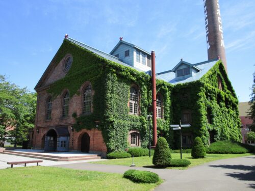 レンガのキャンパスにグリーンが載ってきました2