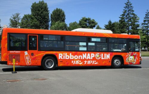 園内で停車中の🚌路線バス、ついつい自販機に足が向きました・・1