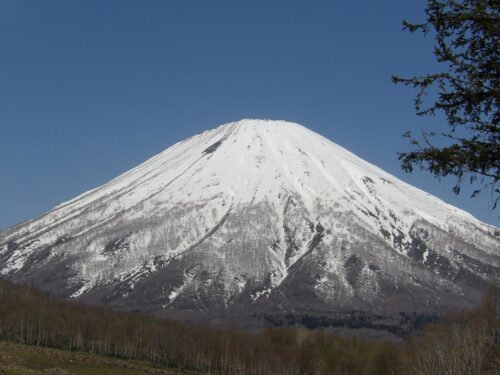京極からの羊蹄山とニセコ山系1